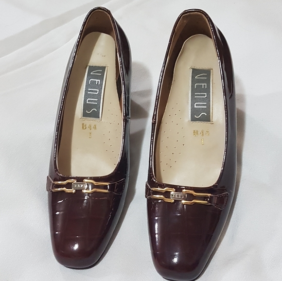 Venus Shoes - Picture 3 of 16